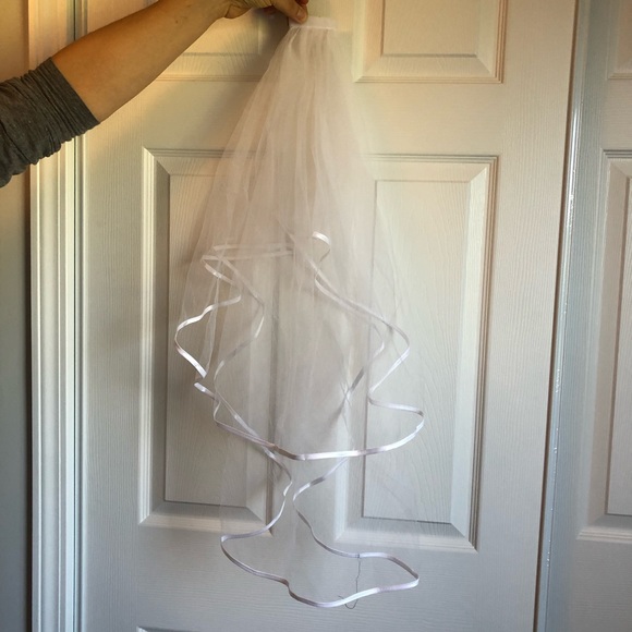 Wedding Veil - Picture 1 of 4